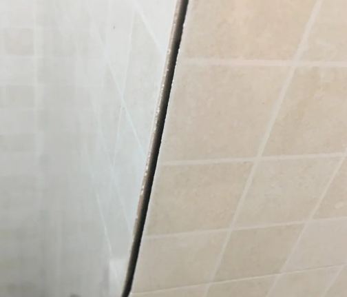 从化瓷砖空鼓维修公司分享阳台瓷砖脱落的修复过程可以分为以下几个步骤